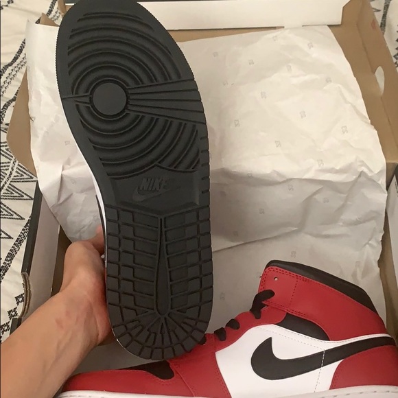 Air Jordan 1 Mid size 10.5 - Picture 2 of 4